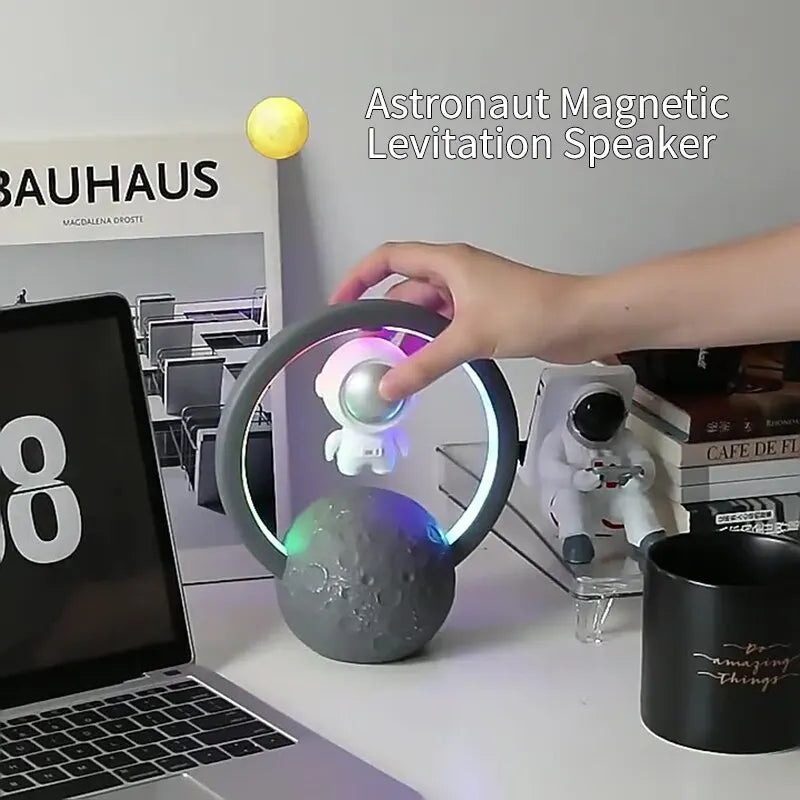 2-in-1 Floating Astronaut Speaker